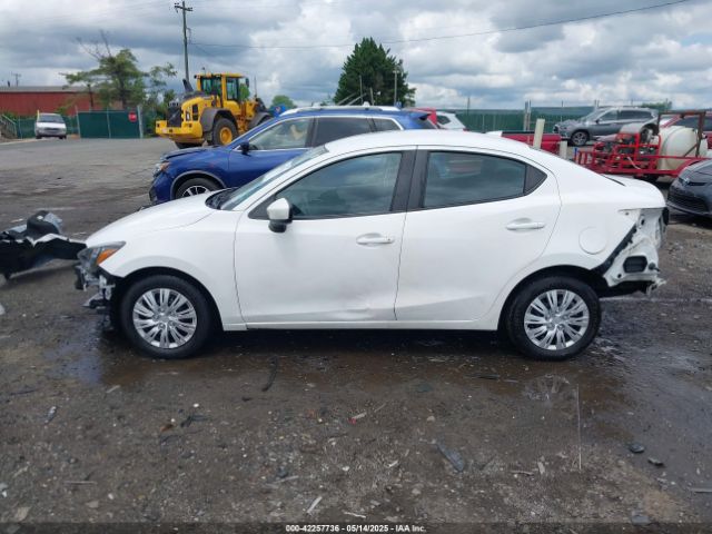 3MYDLBYV1KY524689 Toyota YARIS L