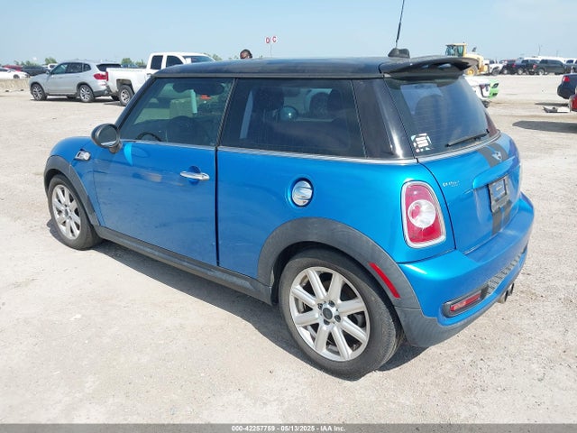 2011 MINI COOPER S WMWSV3C51BTY15017 Photo 2