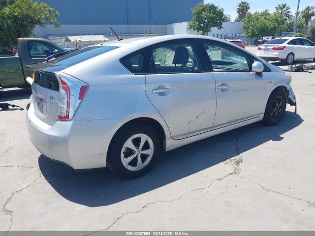 JTDKN3DU1E0388694 Toyota Prius Two