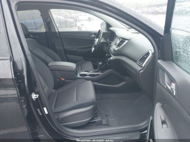 KM8J3CA26HU279984 Hyundai Tucson Sport