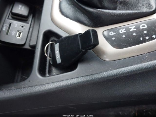 1C4PJLCB2GW259087 Jeep Cherokee Latitude