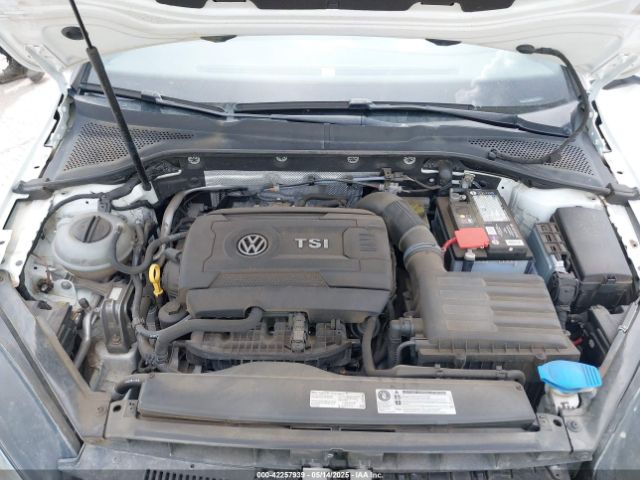 3VW4T7AU8FM078421 Volkswagen 2015