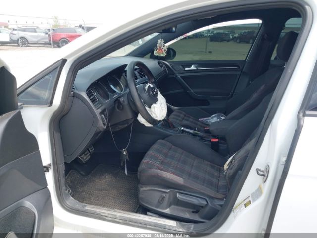 3VW4T7AU8FM078421 Volkswagen 2015