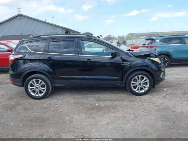 1FMCU0GDXHUA11274 Ford ESCAPE SE
