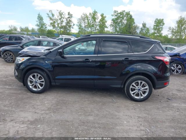 1FMCU0GDXHUA11274 Ford ESCAPE SE