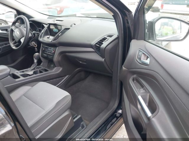 1FMCU0GDXHUA11274 Ford ESCAPE SE