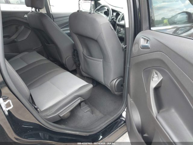 1FMCU0GDXHUA11274 Ford ESCAPE SE