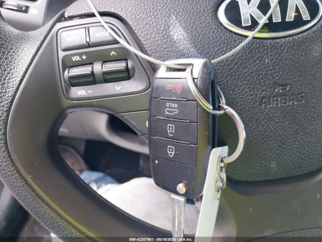 KNAFX4A67G5552833 KIA FORTE LX