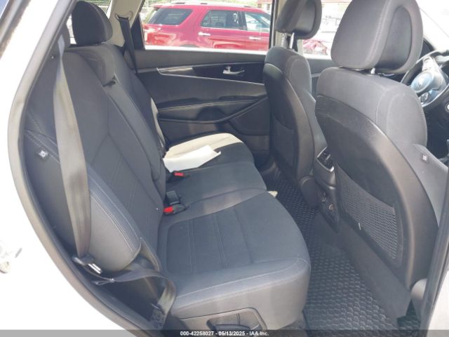 5XYPGDA55GG138083 KIA Sorento 3.3l Lx