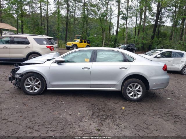 1VWAT7A34HC043468 Volkswagen Passat 1.8t S