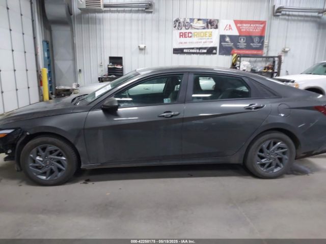 KMHLM4DGXRU683472 Hyundai ELANTRA SEL