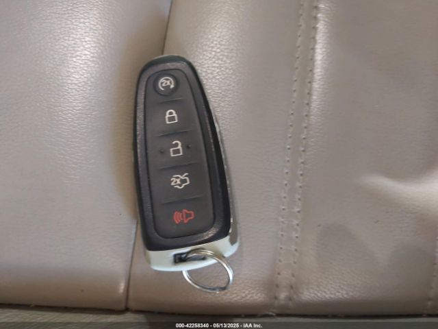1FMCU9J99HUC13516 Ford Escape Titanium