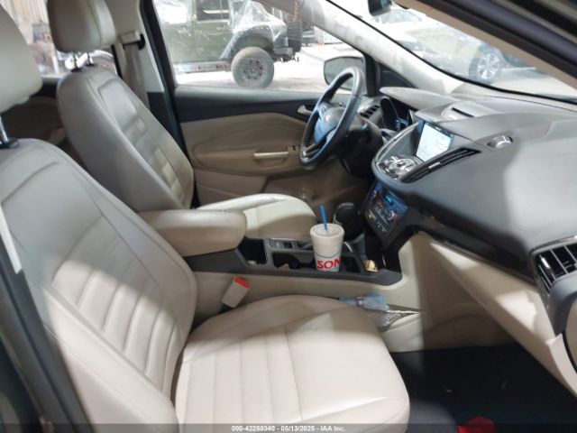 1FMCU9J99HUC13516 Ford Escape Titanium