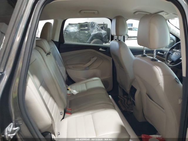 1FMCU9J99HUC13516 Ford Escape Titanium