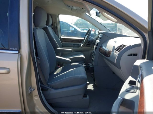 2010 CHRYSLER TOWN & COUNTRY 2A4RR5D10AR460497 Photo 4
