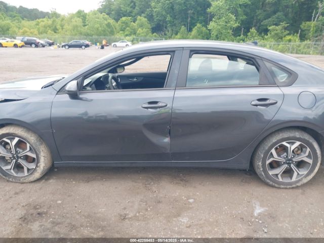 3KPF24AD8ME266540 KIA Forte Lxs