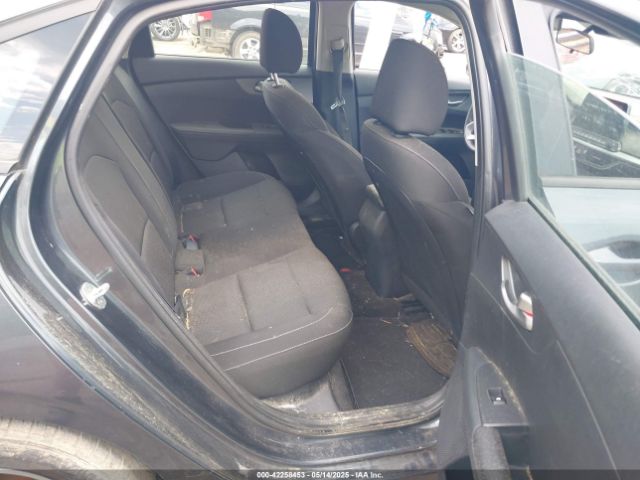 3KPF24AD8ME266540 KIA Forte Lxs
