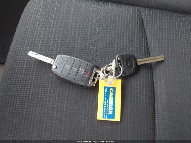 5XYKT3A69EG495031 KIA SORENTO LX