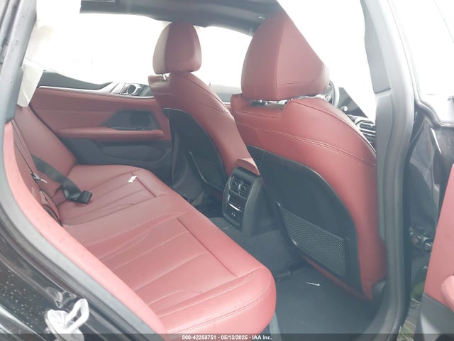 BMW 2024 2024 WBY83FB07RFT10939 Image 8