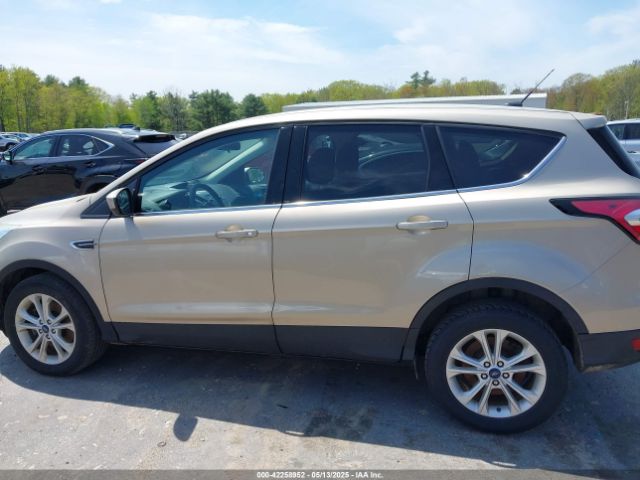 1FMCU9GD9HUD90062 Ford ESCAPE SE