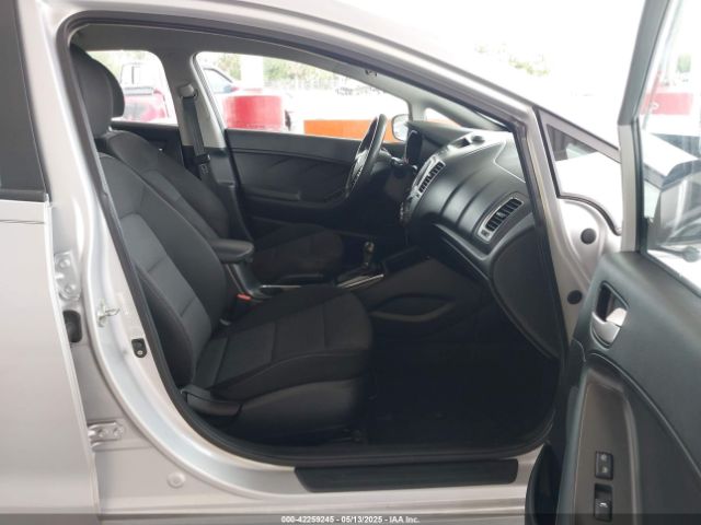 KNAFK5A85H5718953 KIA FORTE LX