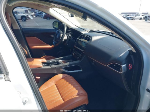 2018 JAGUAR F-PACE SADCN2EV5JA241020 Photo 4