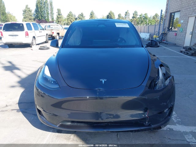 Tesla Model Y 2024 7SAYGDEE2RF005762 Image 12