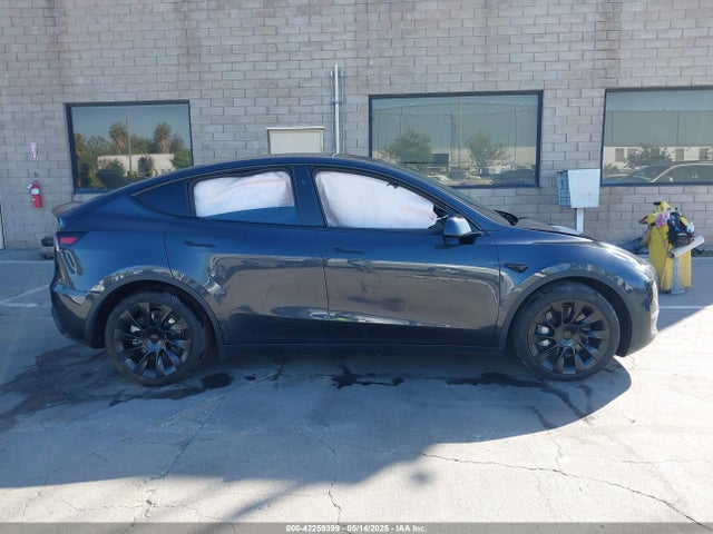 Tesla Model Y 2024 7SAYGDEE2RF005762 Image 13