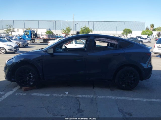 Tesla Model Y 2024 7SAYGDEE2RF005762 Image 14
