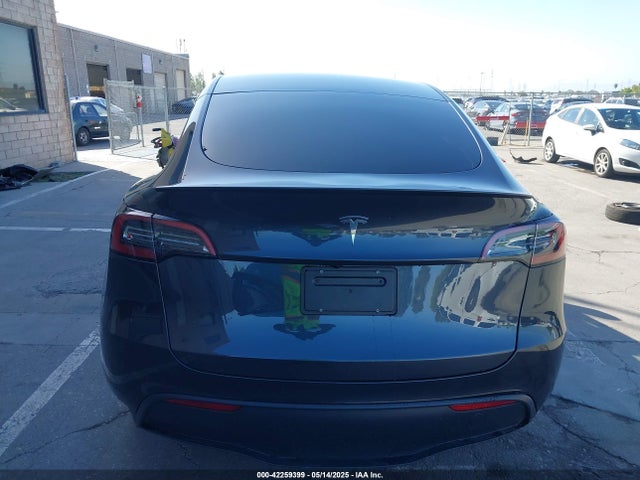 Tesla Model Y 2024 7SAYGDEE2RF005762 Image 16