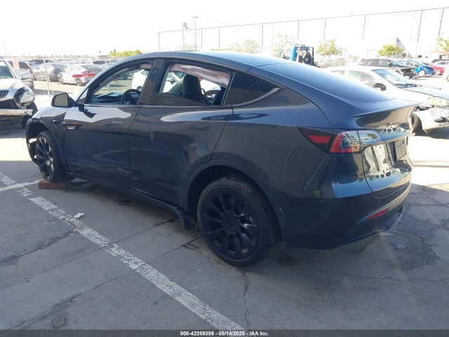 Tesla Model Y 2024 7SAYGDEE2RF005762 Image 3