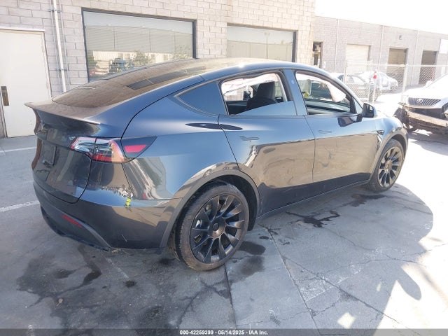Tesla Model Y 2024 7SAYGDEE2RF005762 Image 4
