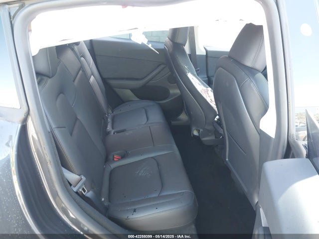 Tesla Model Y 2024 7SAYGDEE2RF005762 Image 8