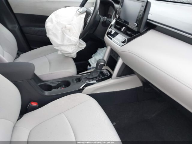 7MUCAABG8NV004527 Toyota Corolla Cross Le