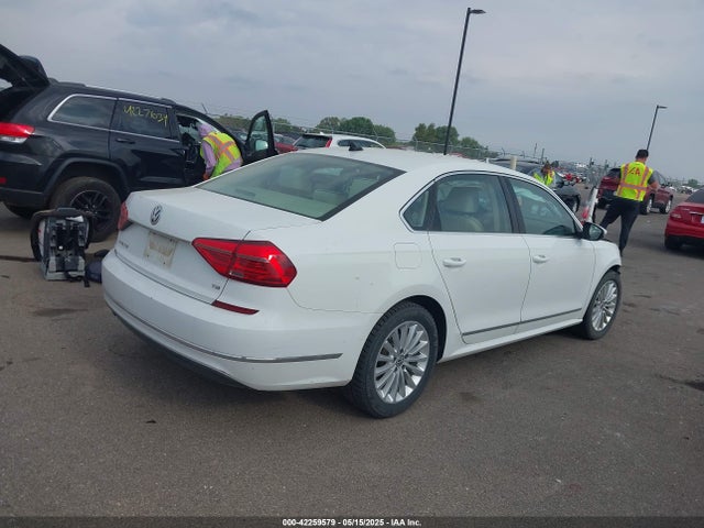 1VWBT7A31GC043995 Volkswagen Passat