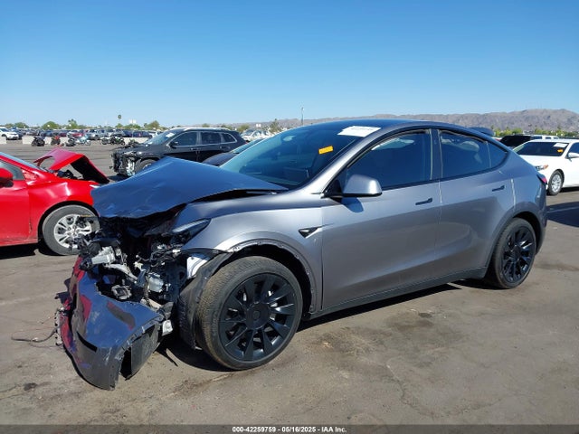 7SAYGAEE6RF155551 Tesla Model Y