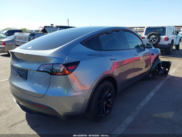 7SAYGAEE6RF155551 Tesla Model Y