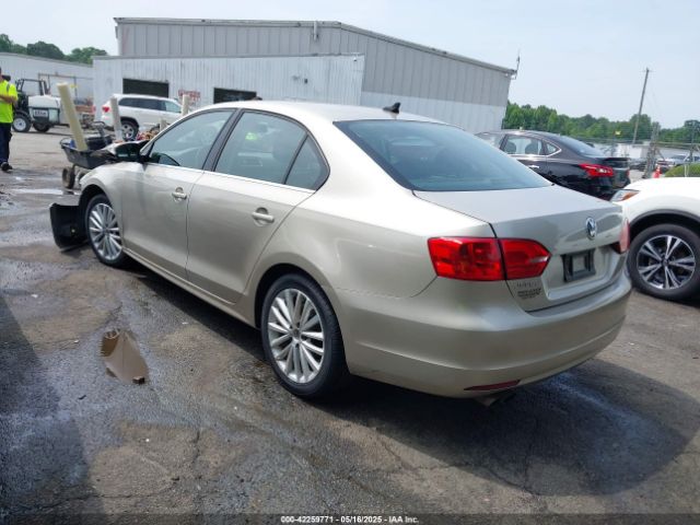 2014 VOLKSWAGEN JETTA 3VWL07AJ3EM321206 Photo 2