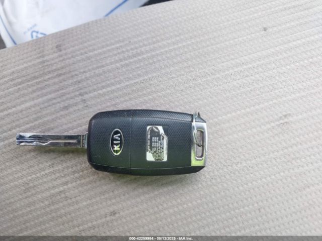 5XYKTCA64EG532227 KIA SORENTO LX
