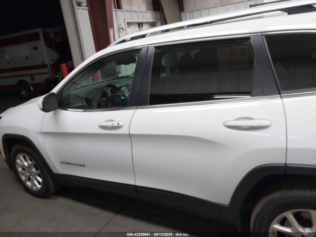 1C4PJLCS2HD233098 Jeep Cherokee Latitude Fwd
