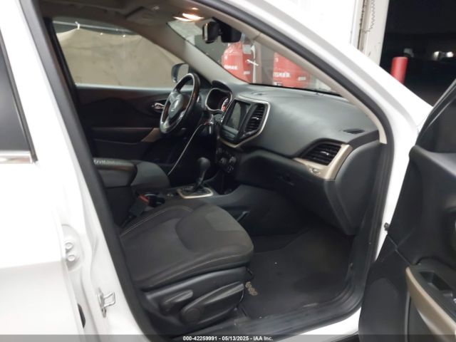 1C4PJLCS2HD233098 Jeep Cherokee Latitude Fwd