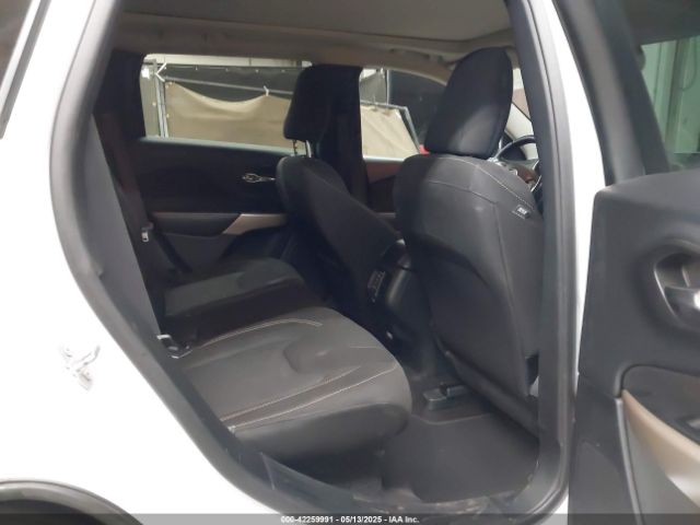 1C4PJLCS2HD233098 Jeep Cherokee Latitude Fwd