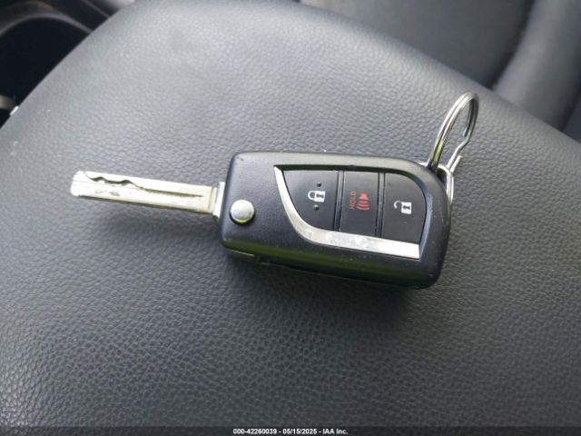 2T3H1RFV2KW010373 Toyota RAV4 LE