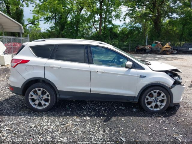 1FMCU0JX9FUA98696 Ford Escape Titanium