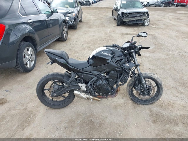 Kawasaki Z650 2023 ML5EREP11PDA86720 Image 12