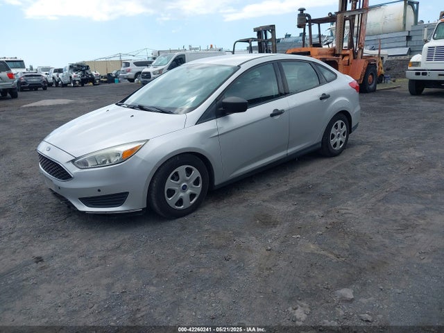 Ford Focus 2016 1FADP3E27GL349051 Image 2