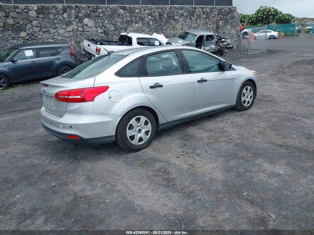 Ford Focus 2016 1FADP3E27GL349051 Image 4