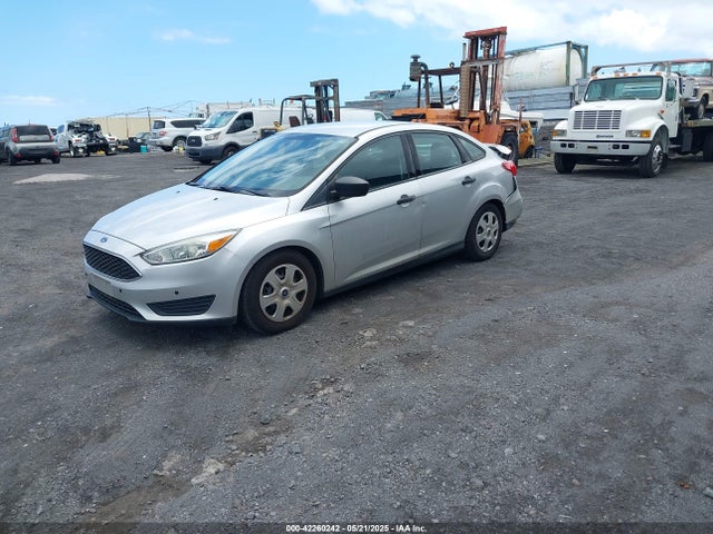Ford Focus 2016 1FADP3E25GL311186 Image 2