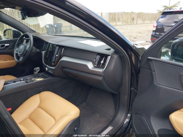 2018 VOLVO XC60 YV4102RKXJ1002352 Photo 4