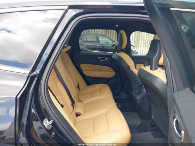 2018 VOLVO XC60 YV4102RKXJ1002352 Photo 7